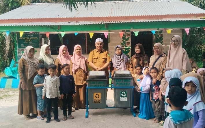 Kepenghuluan Sintong Pusaka Bangun 12 Sumur Bor dan Infrastruktur  Serta salurkan bantuan Tenda Madrasah/Masjid dan Tong sampah di Sekolah - sekolah